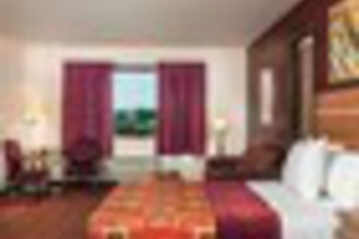 Room 53 of 222