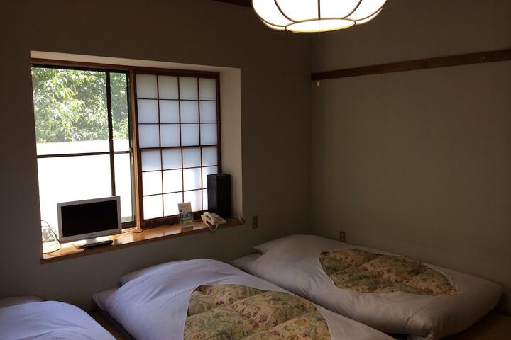 Room 5 of 37