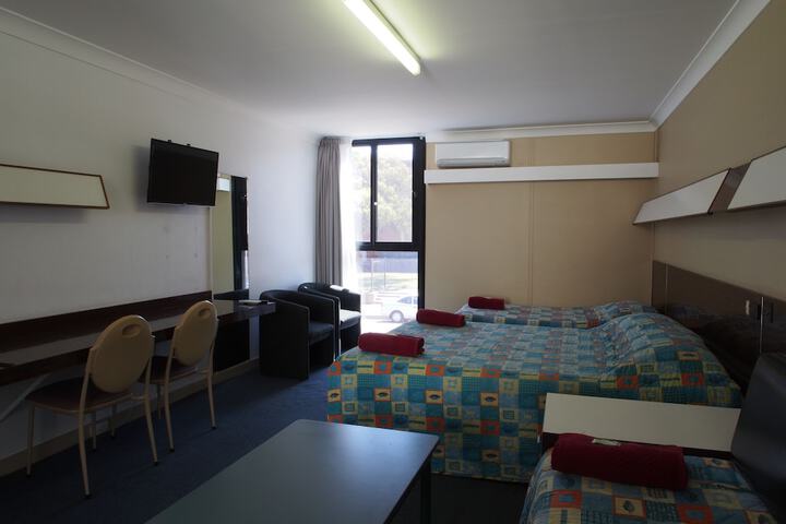 Room 9 of 30