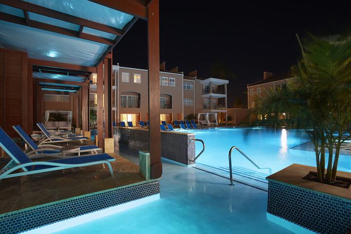 Pool Hotel