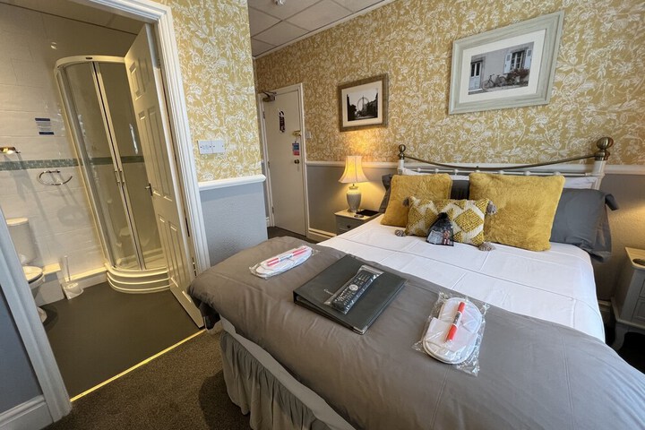 Room 15 of 48