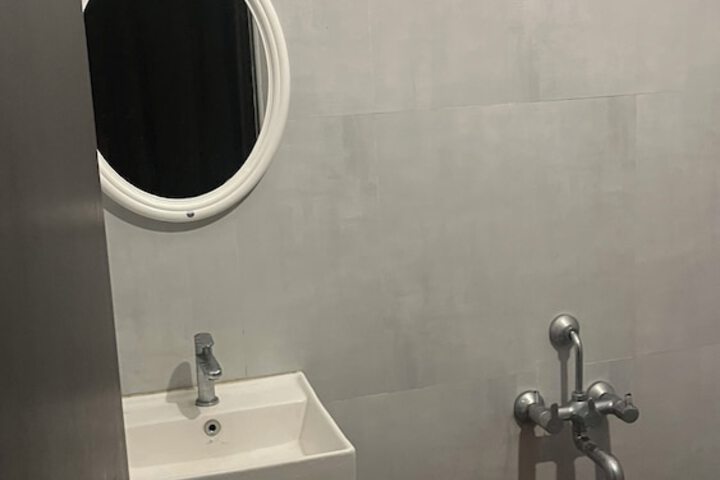 Room 10 of 14