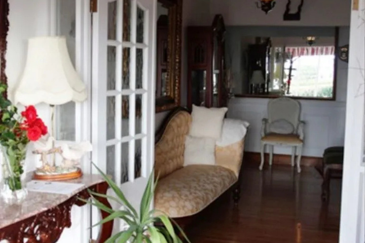 Room 2 of 11