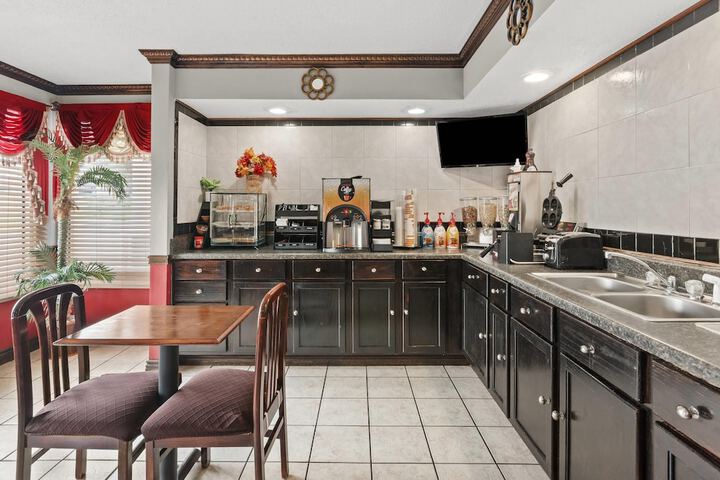 Breakfast/Coffee Service 94 of 111