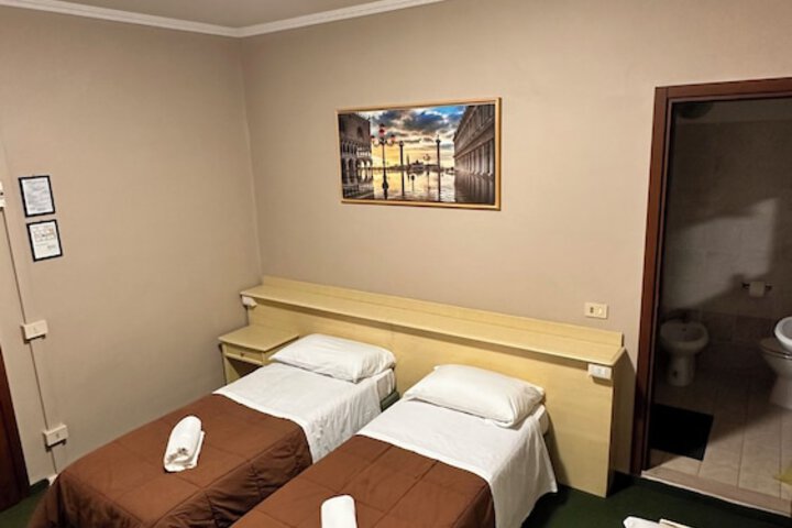 Room 14 of 38