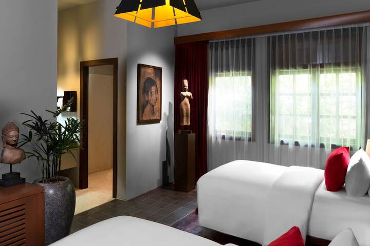 Room 9 of 94