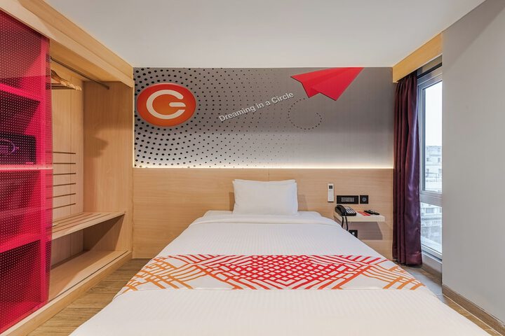 Room 18 of 48