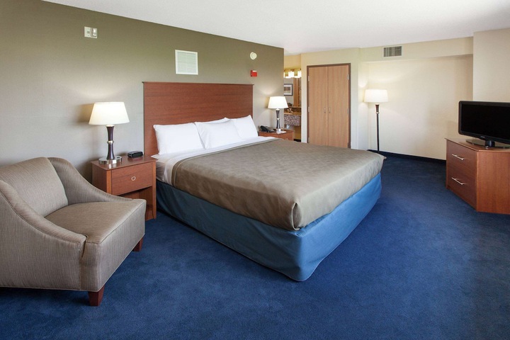 1 King Bed 1 Bedroom Suite (3 of 13)