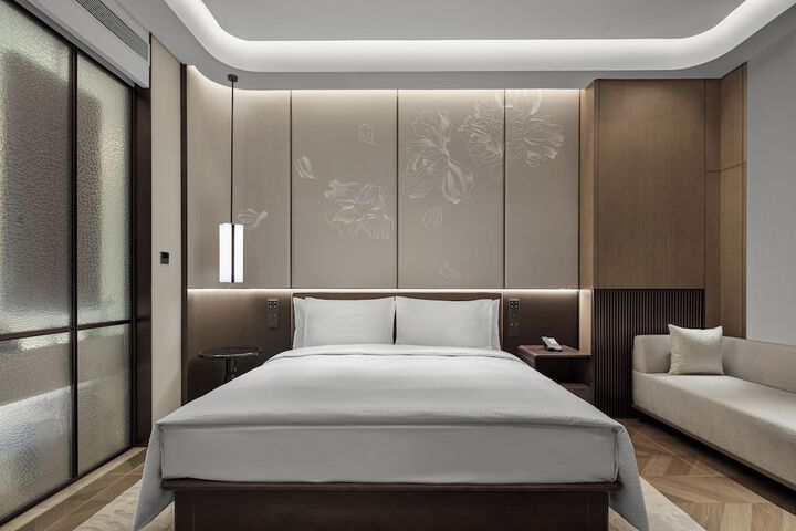 Room 10 of 38