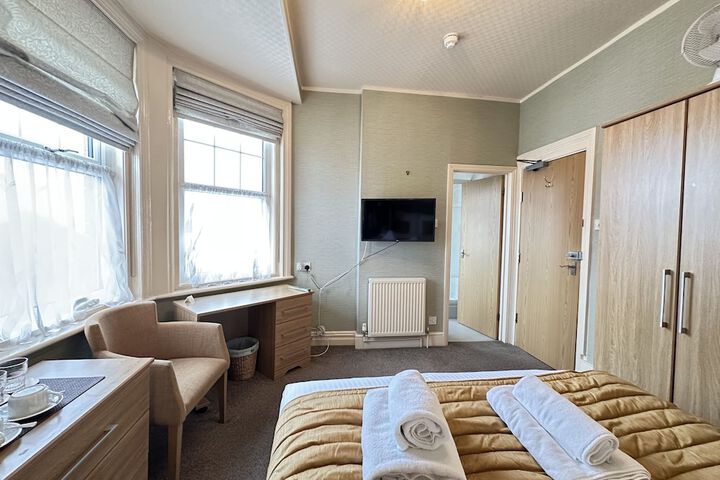 Room 14 of 36