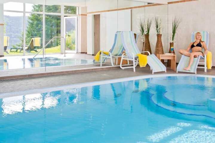 Pool Hotel
