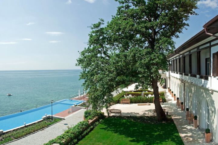 Hotel Exterior 36 of 39