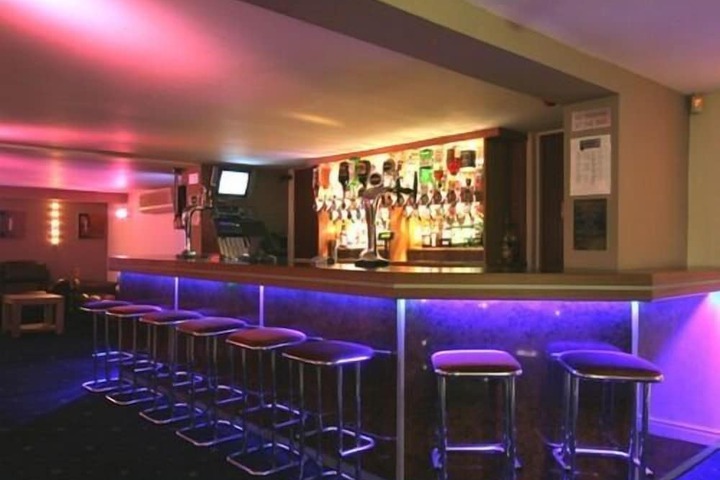 Lounge 47 of 50