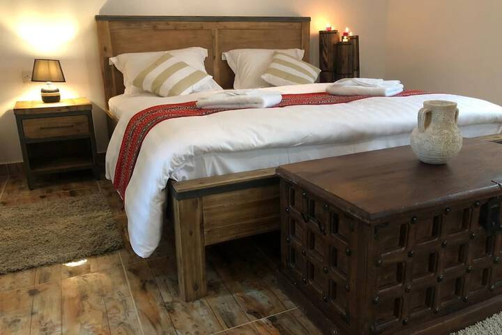 Room 4 of 14