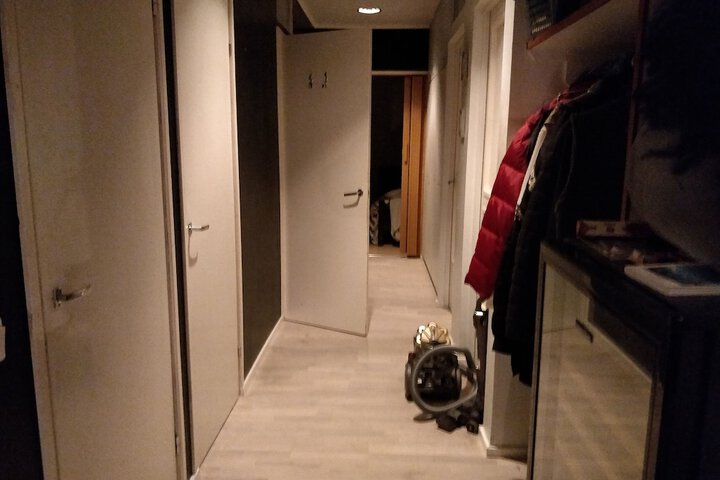 Room 5 of 8