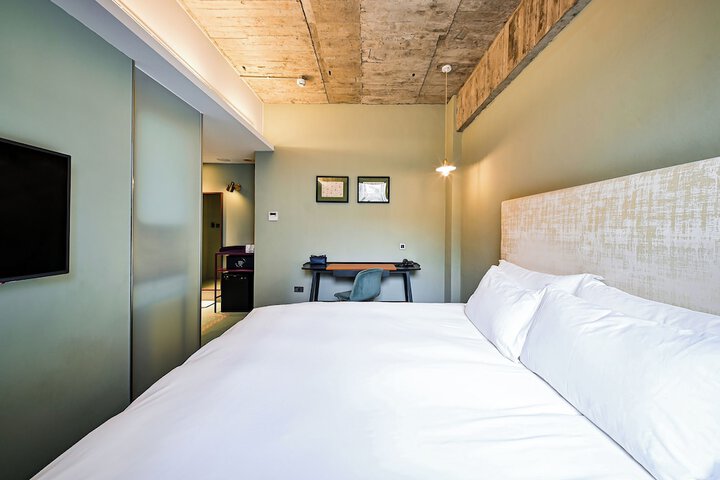 Room 27 of 141