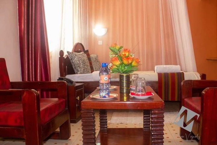 Room 4 of 12