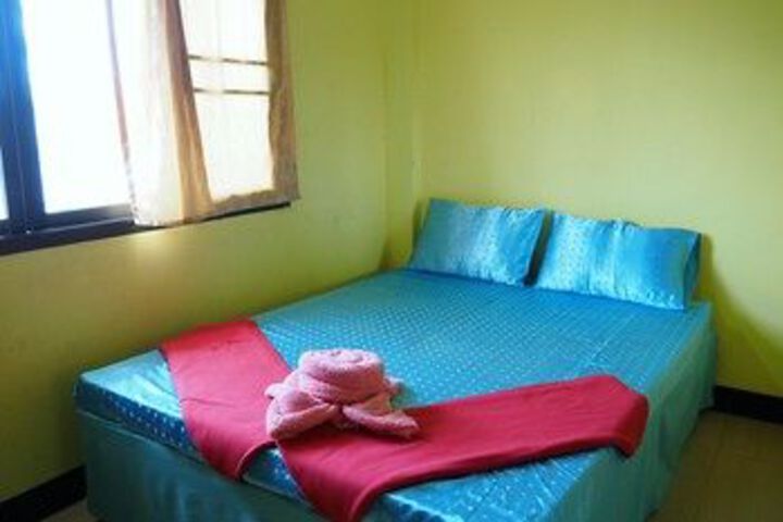 Room 9 of 18