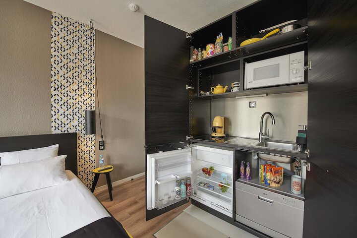 Room 14 of 42