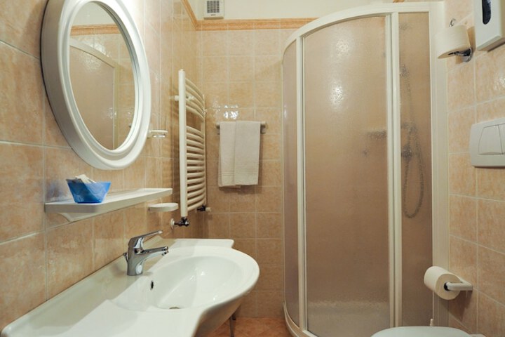 Room 14 of 22