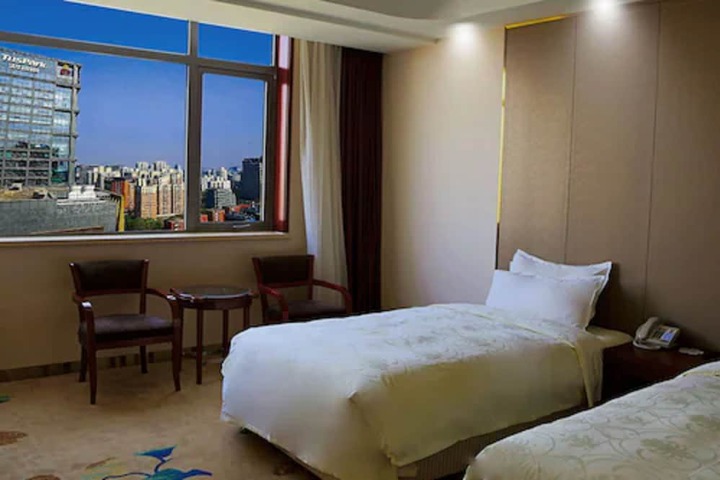 Room 21 of 35
