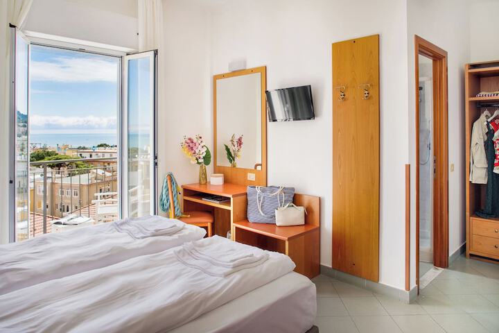 Room 22 of 47