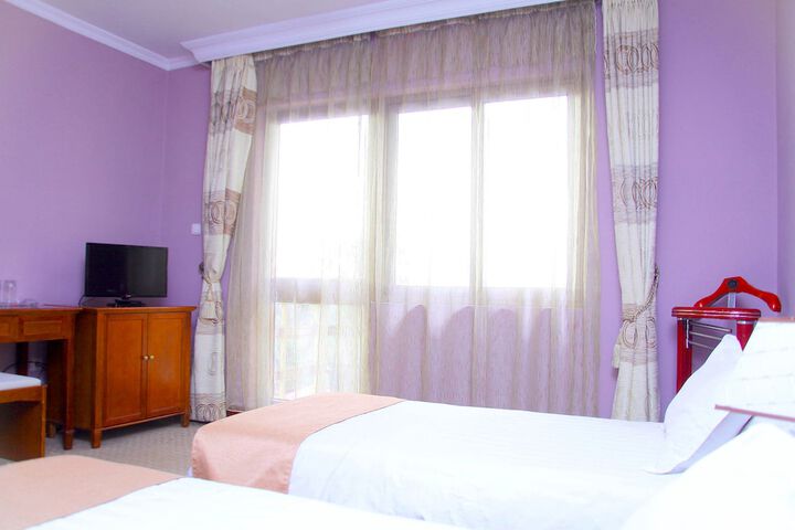 Room 5 of 40