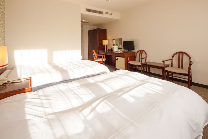 Room 7 of 19