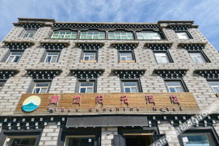 Yading Zangdi Yangguang Hotel