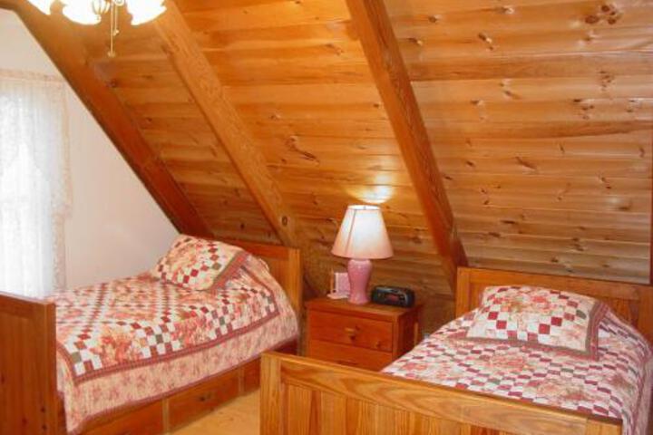 Serenity Ridge Secluded Log Cabin on Knoll Top Setting near Boone NC in Purlear, NC