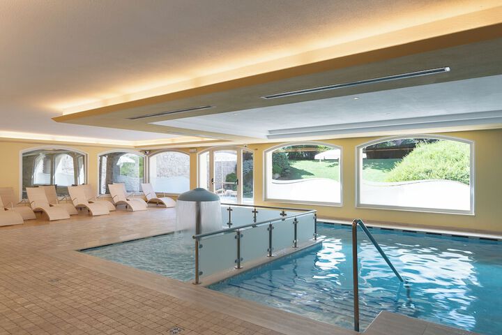 Pool 50 of 76