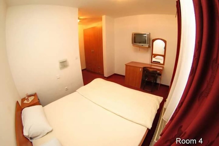 Room 4 of 20