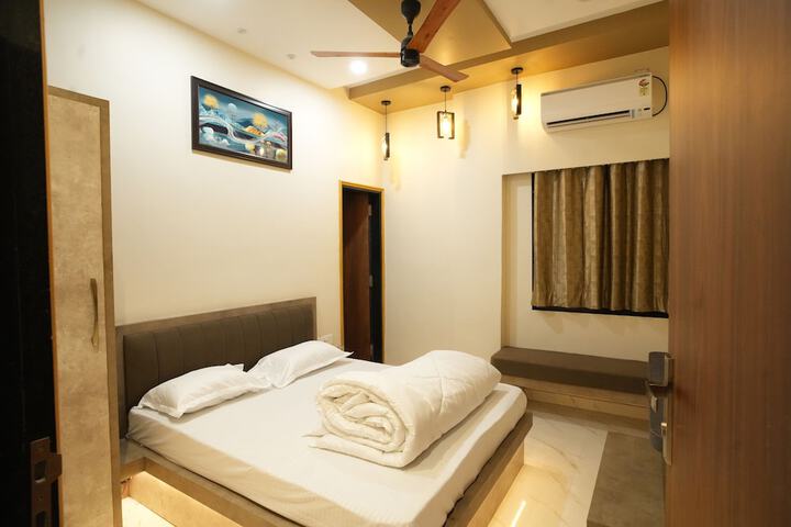 Room 10 of 34
