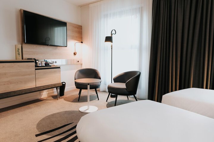 Room 36 of 76