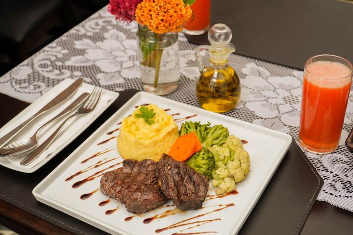 Dining 89 of 109