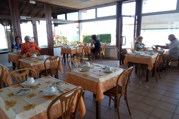 Breakfast/Coffee Service 24 of 31