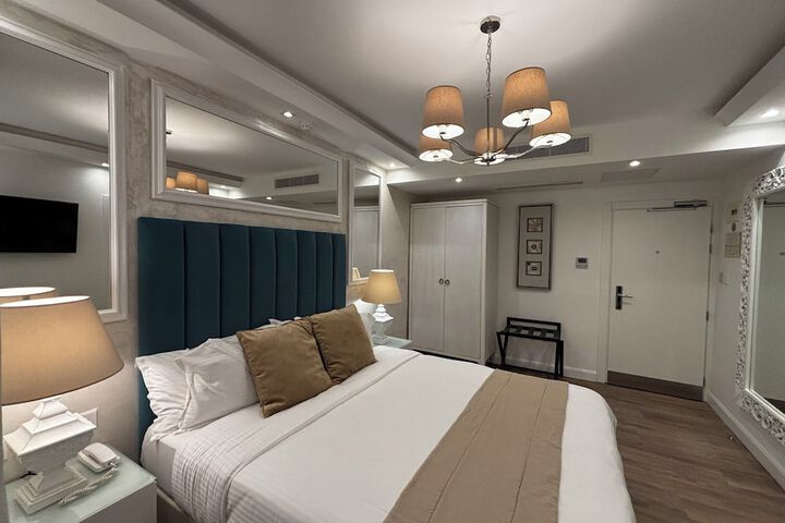Room 102 of 155