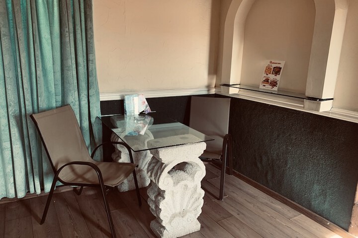 Room 8 of 30