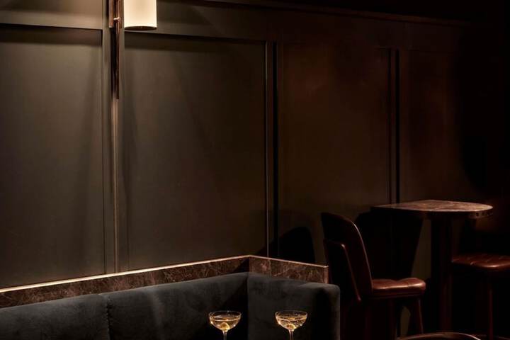 Lounge 52 of 66