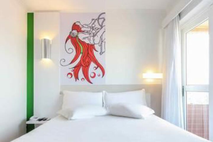 Room 34 of 64