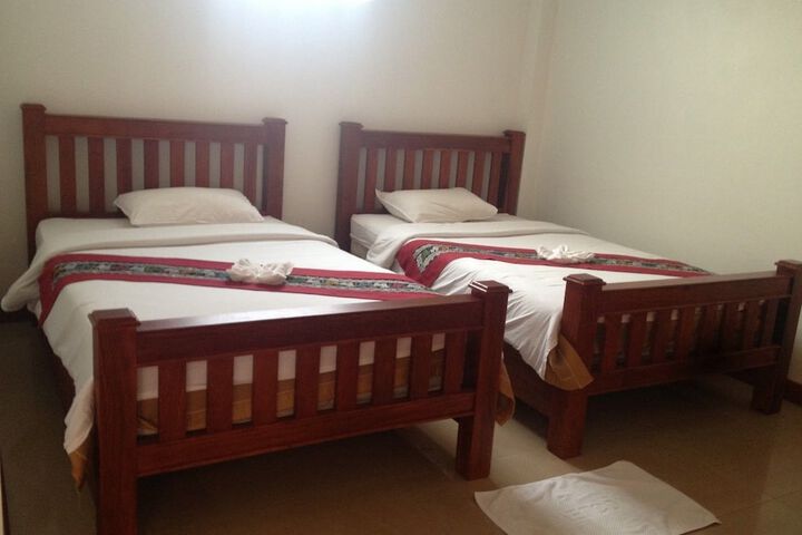 Room 5 of 32