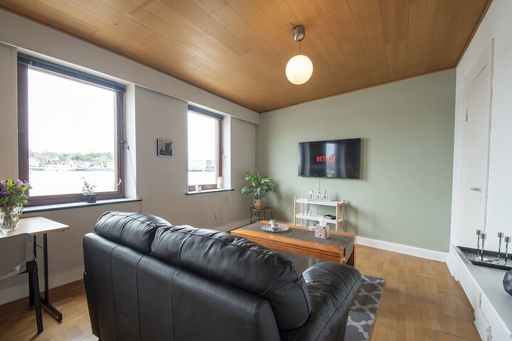 Room 2 of 18