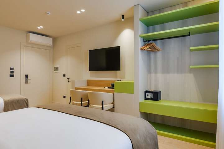 Room 33 of 73