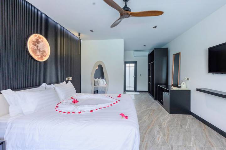 Room 8 of 40