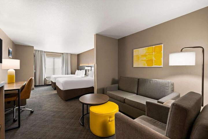 2 Queen Beds Suite (5 of 12)