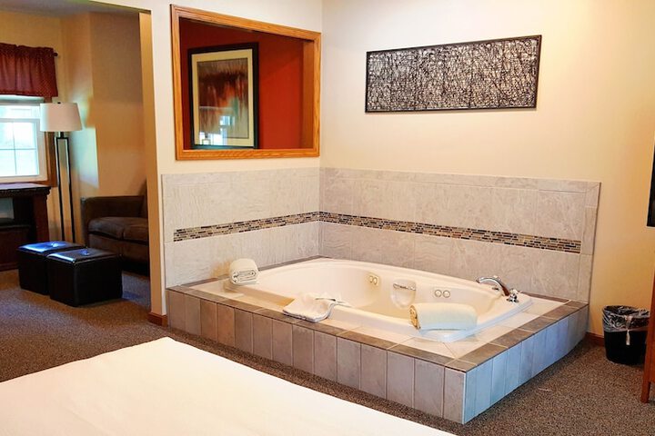 Deep soaking bathtub