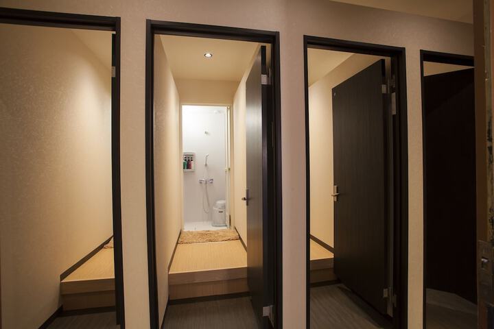Room 25 of 49
