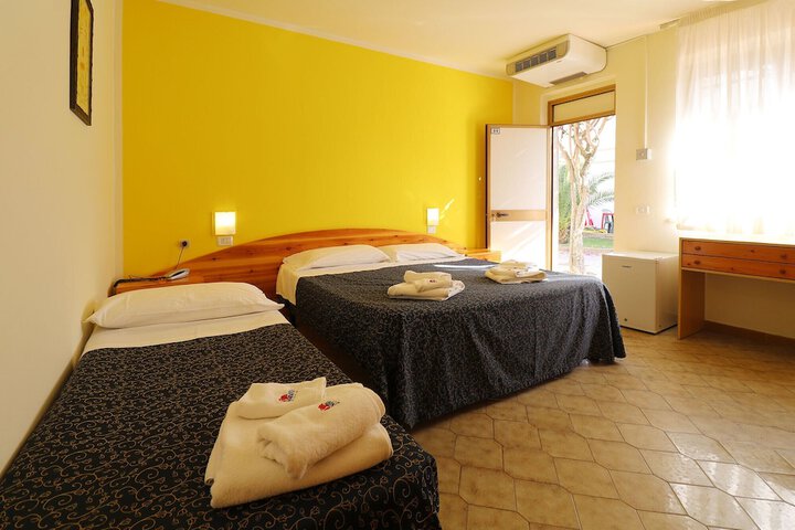 Room 14 of 150