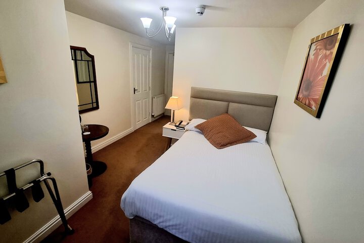 Room 33 of 65