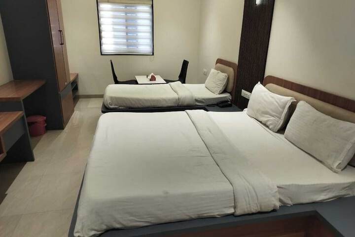 Room 6 of 18